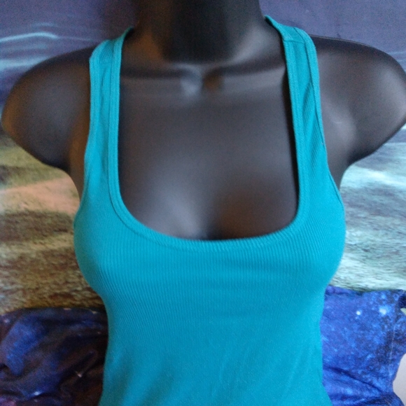 Athletic  Breathable Tank Top - Picture 2 of 3